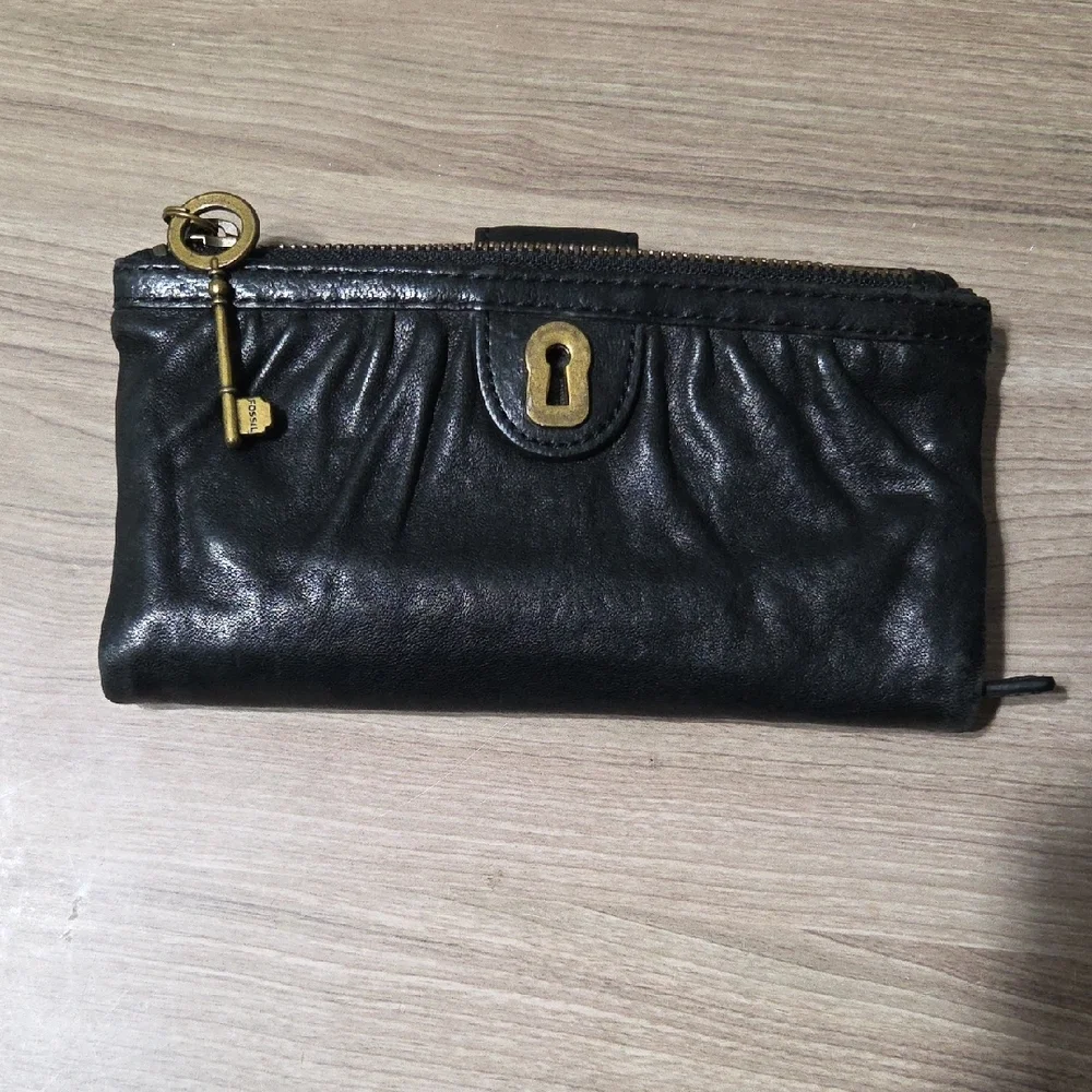 Fossil Black Leather Wallet with Gold Accents - Picture 7 of 7